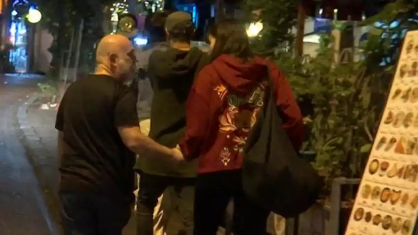 Ünlü oyuncu Güven Kıraç esmer güzelle kameralara yakalandı