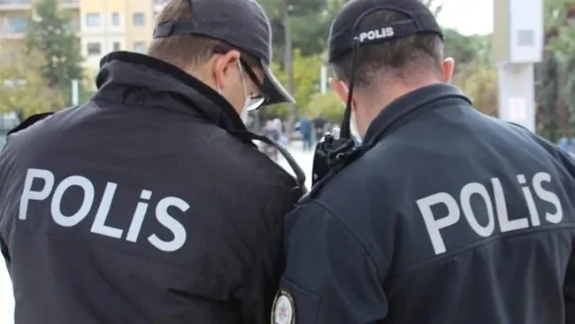 İki polis 19 kilo uyuşturucu ile çevirmede yakalandı