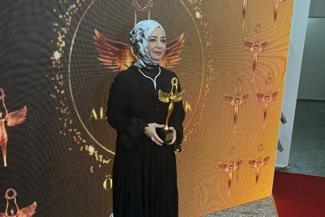 Nevin Arvas, &Prime;Yılın En İyi Çıkış Yapan Yazarı&Prime; Ödülünü Kazandı