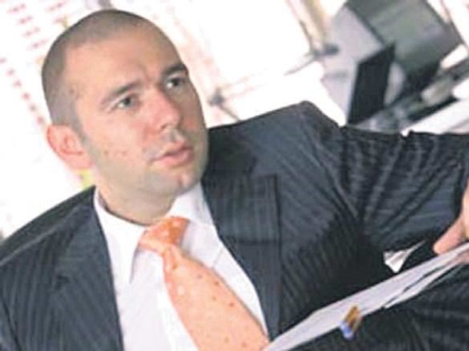 Yönetimde dolar milyarderi