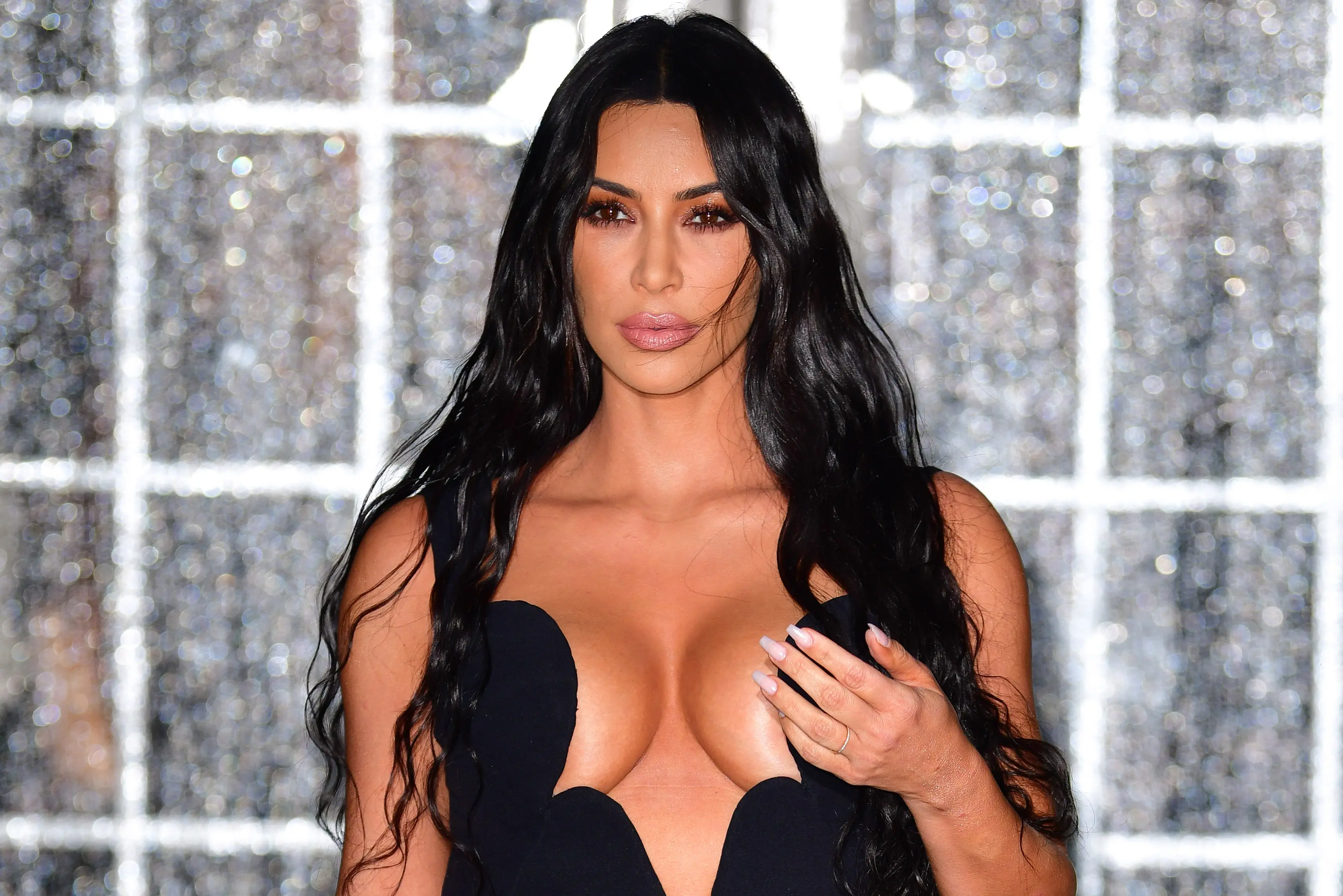 Kim Kardashian ve kardeşinin banyo anları gündem oldu!