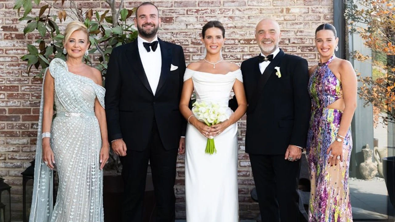 Atasay Kamer kimdir?