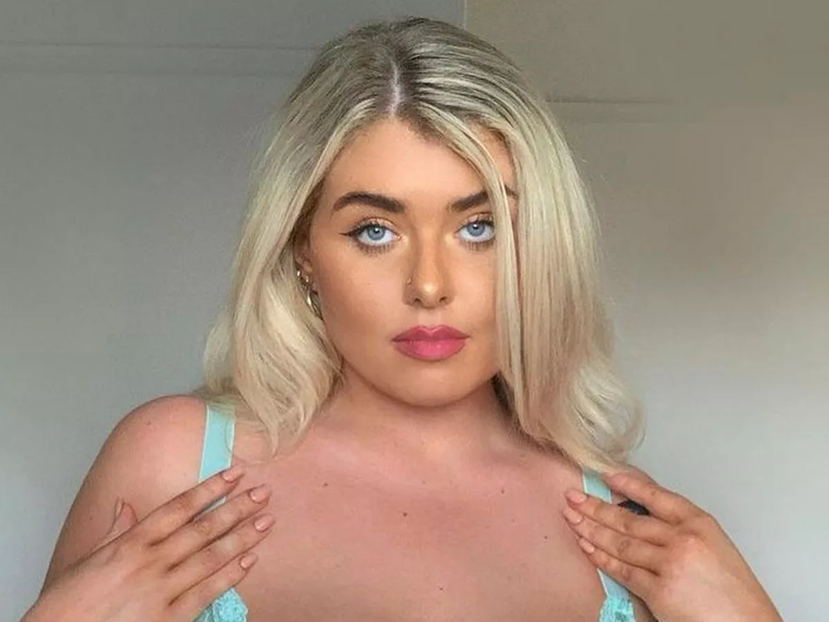 Isabel Nicholls Nall, iç çamaşırlı pozuyla gündem oldu!