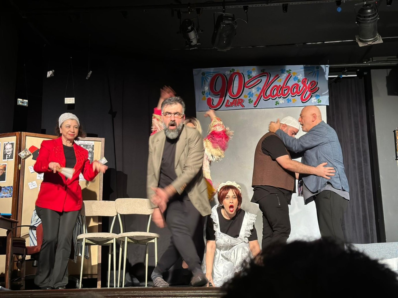 90’lar Kabare: Kahkaha ve Nostaljiyle Dolu Bir Zaman Yolculuğu