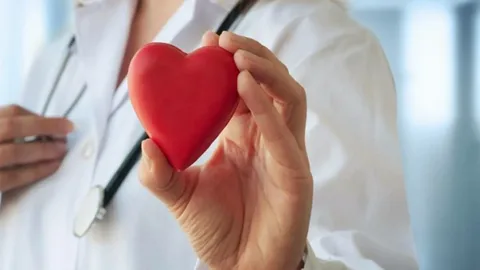 Türkiye genelinde yaklaşık 2,5 milyon kişinin kalp sağlığı taramadan geçirildi; bu taramalarda 317 bin kişide kalp hastalığı riski belirlendi.