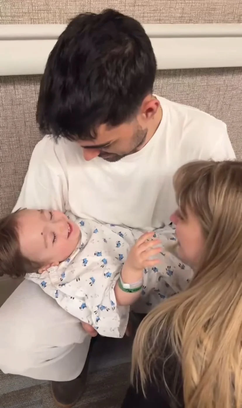 Yasemin Şefkatli ile İdo Tatlıses'in ikiz çocukları sağlık sorunları nedeniyle operasyon geçirdi.