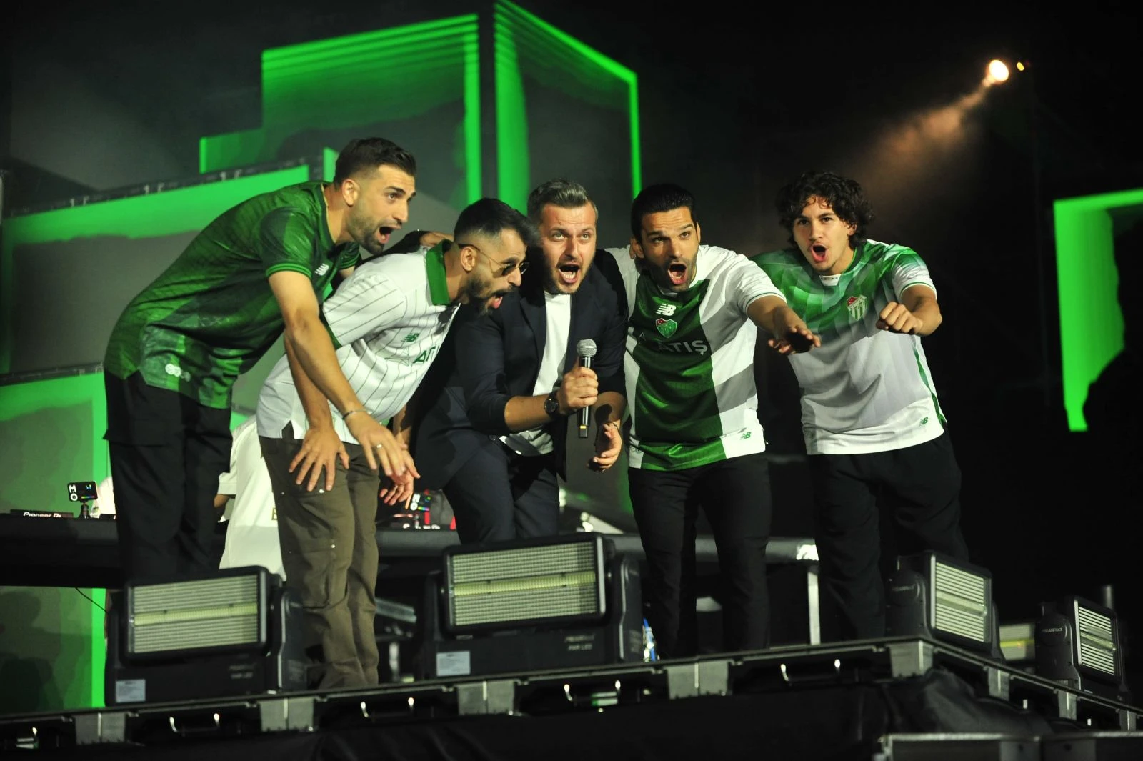 Mahmut Orhan, Bursaspor İçin Sahne Aldı: Destek Konseri Coşkusu