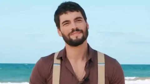 Akın Akınözü dev kadrolu 