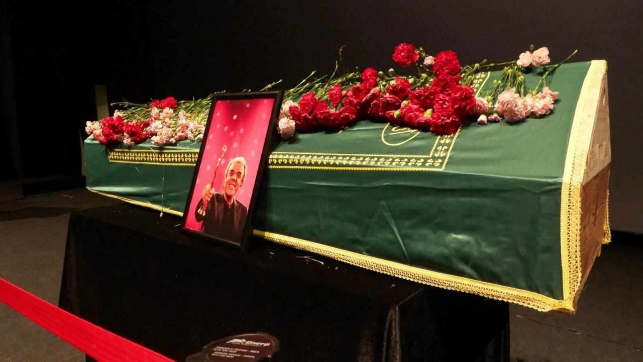 Ali Özgentürk gözyaşlarıyla uğurlandı