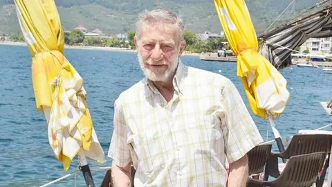 Usta Oyuncu Ahmet Mekin Hastaneye Kaldırıldı