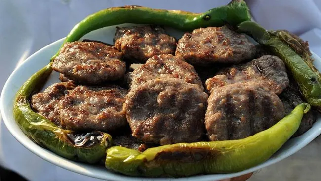 Köfteci Yusuf'ta tespit edilmişti... 4 işletmenin köftesinde daha domuz eti çıktı!