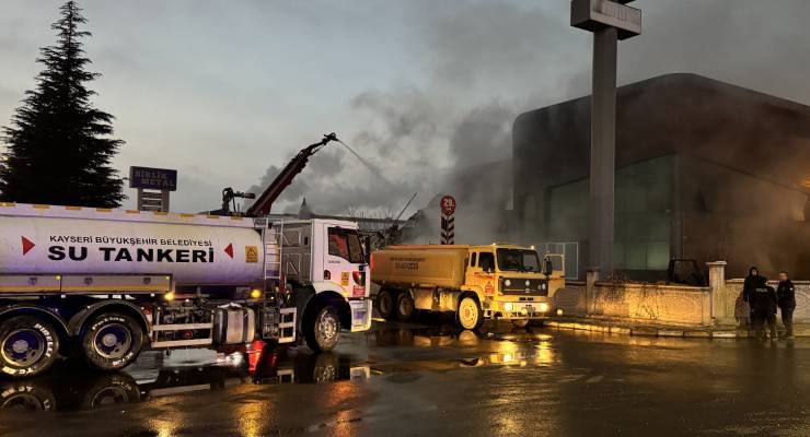 Kayseri'de Fabrika Alevlere Teslim Oldu: İnceleme Başlatıldı