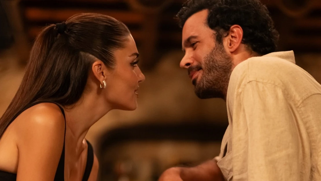 Hande Erçel ile Barış Arduç “Queen Of Tears” dizisinde buluşuyor