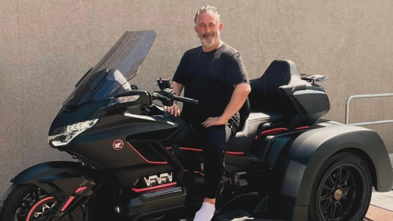 Cem Yılmaz son motosikletine bir servet ödedi