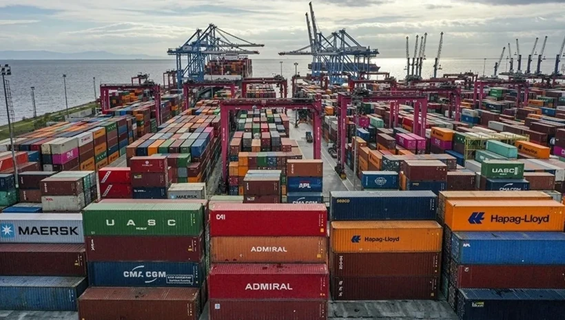 İthalatta kriz: Firmalar mallarını çekemiyor