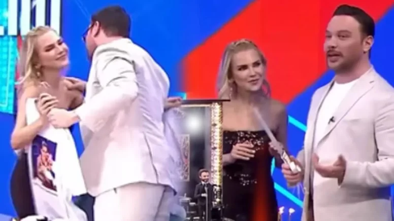 Ece Erken 'eniştem' demişti Sinan Akçıl ile el ele görüntülendi