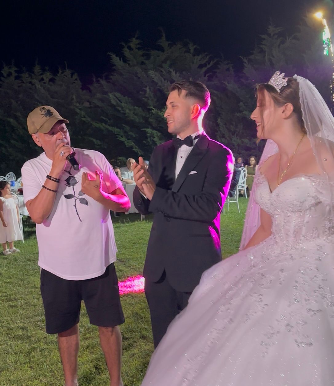 Ağva’da Sürpriz Düğün Konuğu: Ozan Orhon’dan Nostalji Rüzgarı!