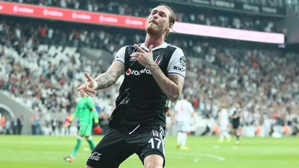 Beşiktaş’ın Eski Yıldızı Savcılığa Koştu: “Paramı Menajerim Çaldı!”