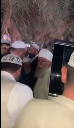 Menzil şeyhine öpücüklü karşılama gündem oldu: İslamiyet bunun neresinde?