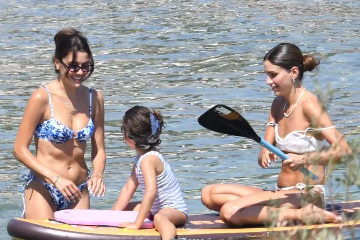 Hande Erçel, Yeni Projesi Öncesi Bodrum’da Aile Tatilinde