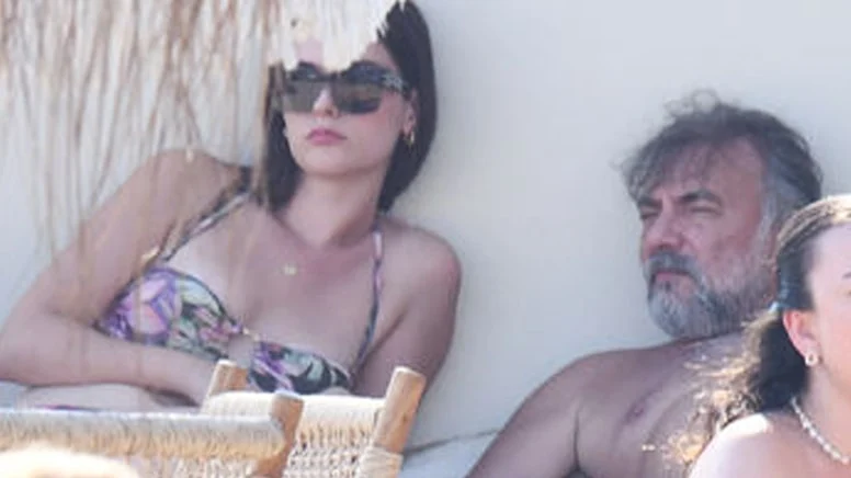 Oktay Kaynarca, Bodrum'da genç güzelle yakalandı!