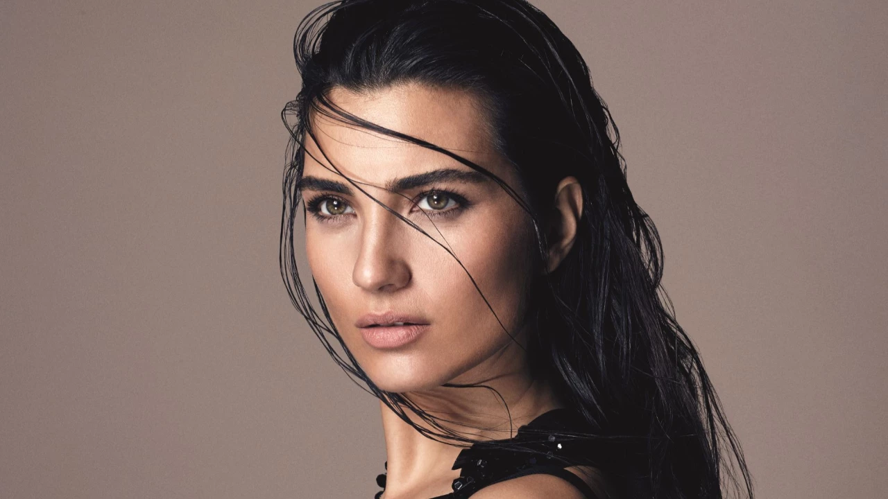 Tuba Büyüküstün Direk Dansçısı Oluyor!