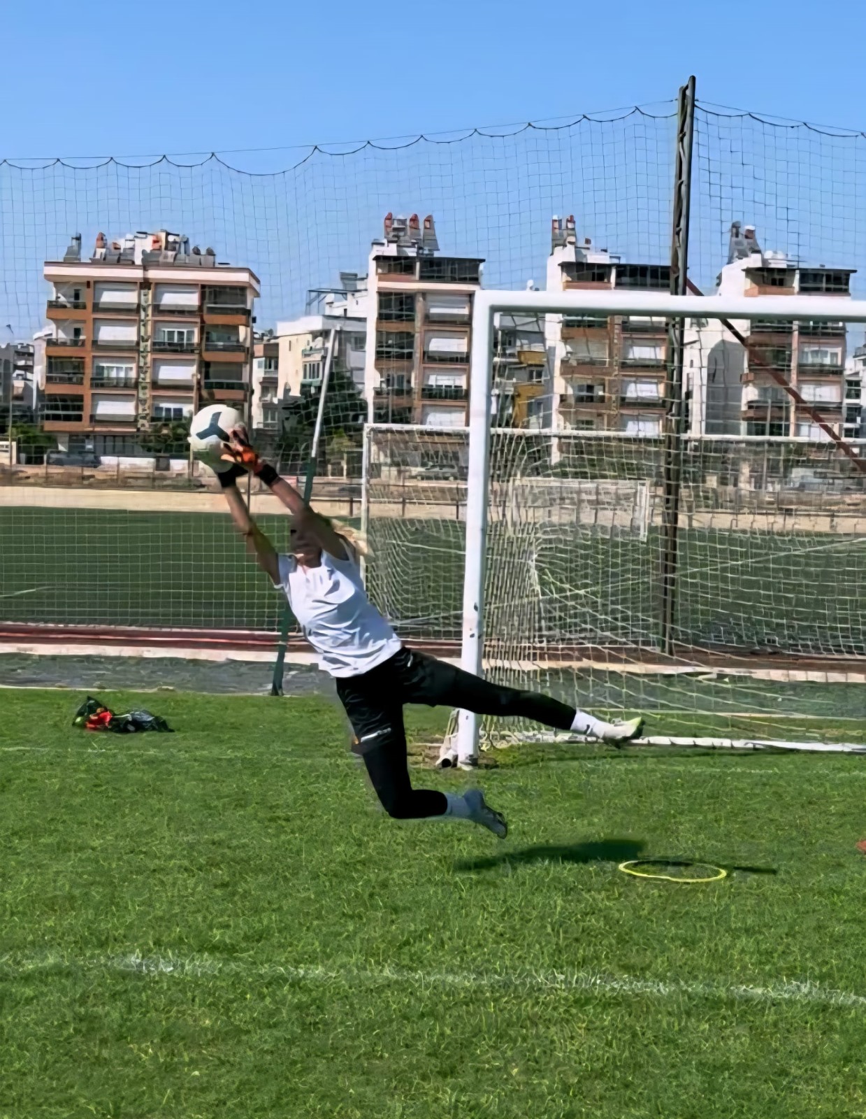 UÇAN KALECİ GERİ DÖNDÜ:  NEVİDE ÇİÇEK