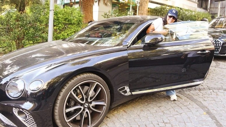 Boşanma sonrası 42 milyonluk otomobili ile Nişantaşı'nda