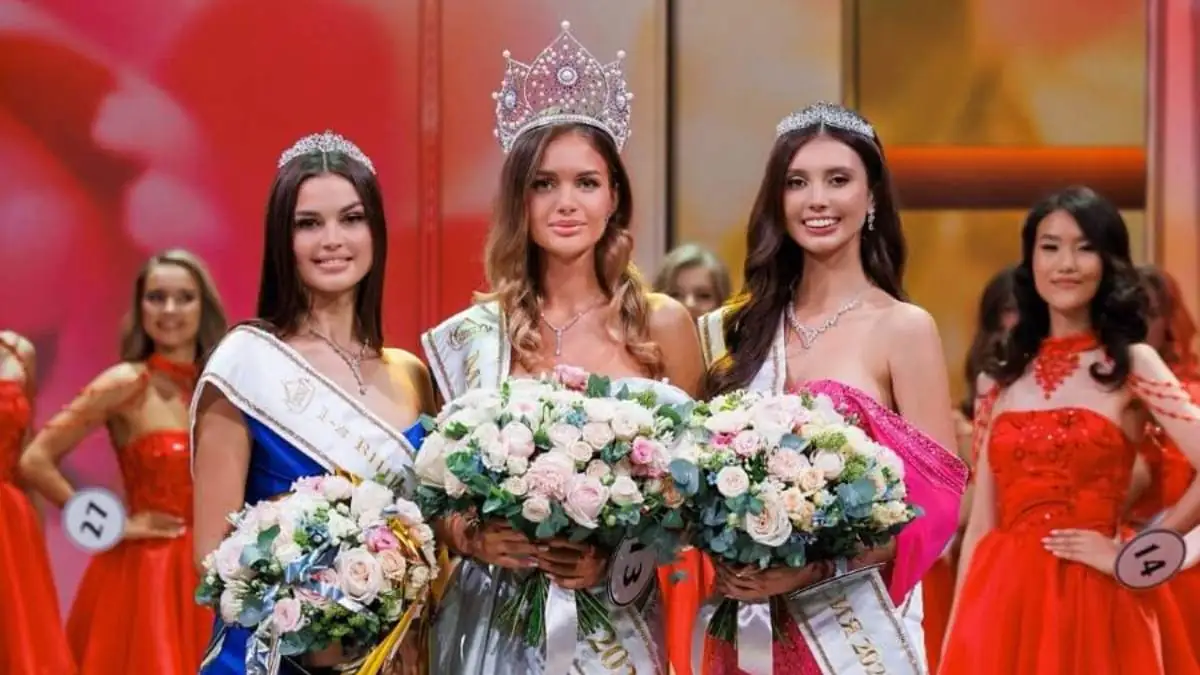 Moskova Güzeli Anastasia Venza, “Miss Rusya 2025” Tacını Taktı