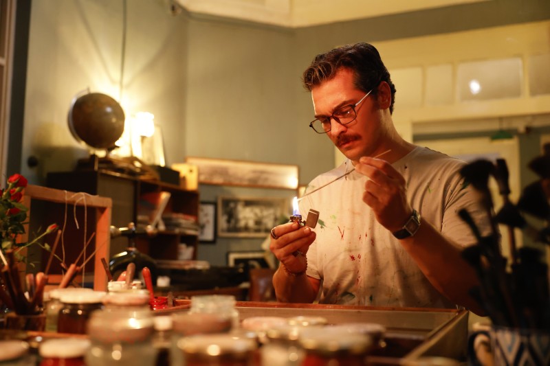 Çağatay Ulusoy “Uykucu” Filminde Ebru Sanatçısı İçin Özel Eğitim Aldı