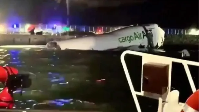 Türk şirketinin uçağı pistten çıkıp denize uçtu!