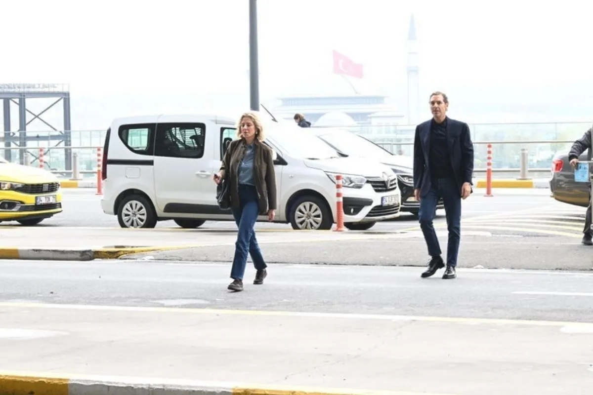 Raif Dinçkök, eski eşi ve çocuklarıyla Londra’da