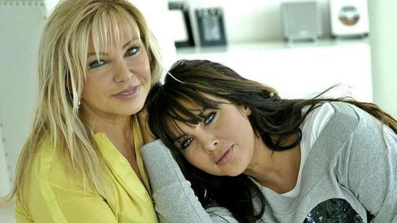 Seren Serengil’den Sağlık Bakanı’na Çağrı: “Annemi Kaybediyorum, Ambulans Uçağa İhtiyacım Var”