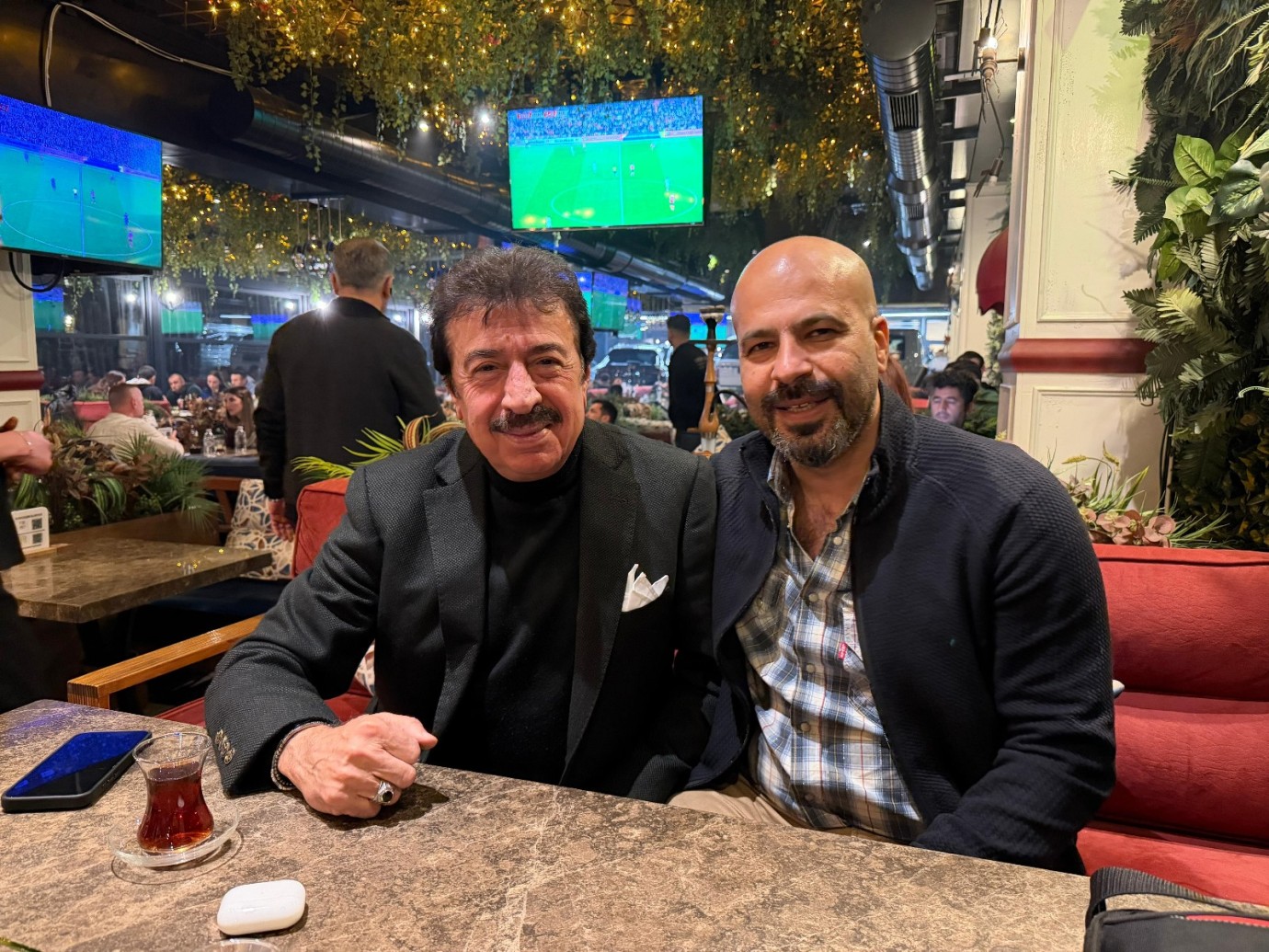 Kalpten Kalbe Buluşma: Şair Ahmet Selçuk İlkan ile Kalp Cerrahı Doç. Dr. Veysel Başar Aynı Masada