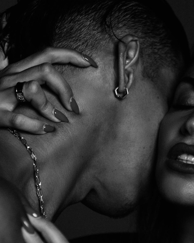 Berna Keklikler, TikTok fenomeni yeni sevgilisiyle olay olacak pozlar verdi