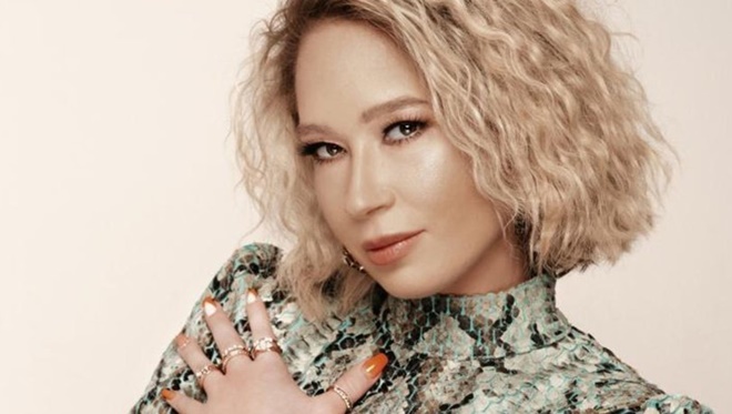 Ünlü şarkıcı Gülçin Ergül Susurluk'ta trafik kazası geçirdi!