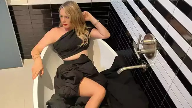 Ünlü oyuncu PETA için soyundu