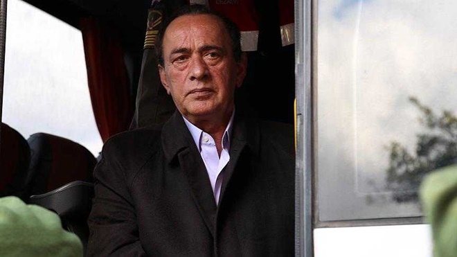 Alaattin Çakıcı tribünde 'hükümet istifa' tezahüratı atanları 'ihanet'le suçladı!