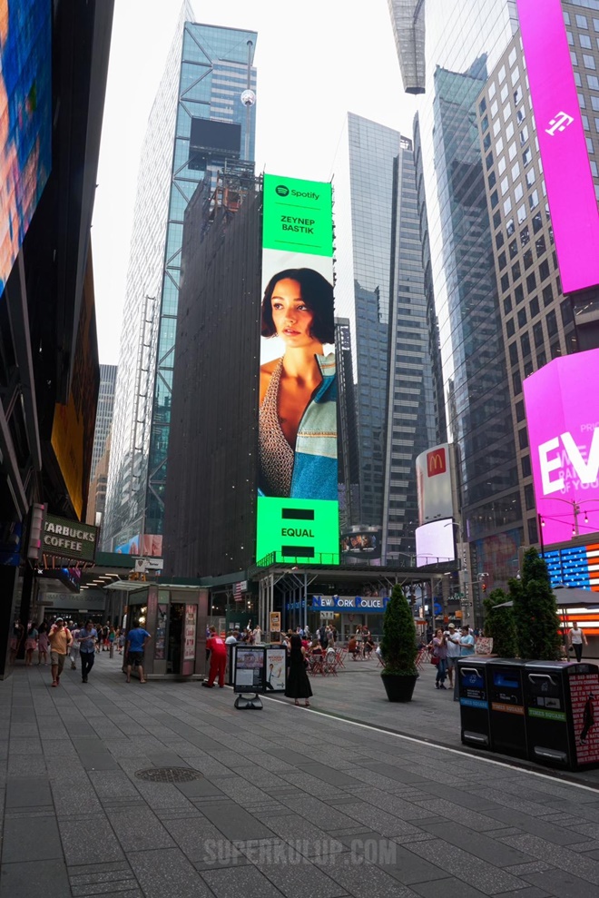 ZEYNEP BASTIK, SPOTIFY’IN EQUAL LİSTESİNDE