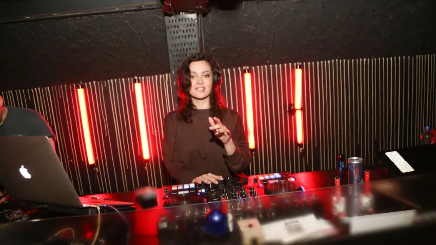 Ünlü oyuncu Berna Keskin dj oldu!