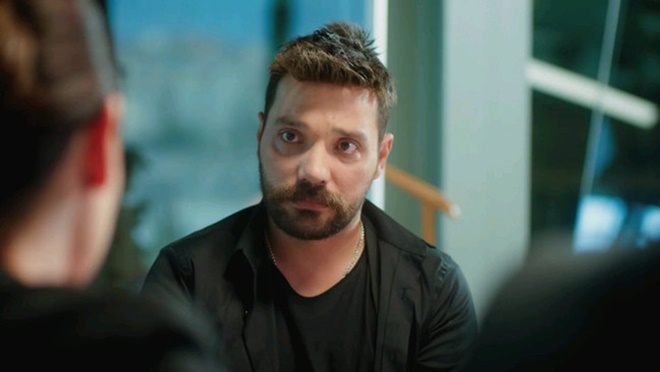 Oğuzhan Uğur’a silah çektiler! 