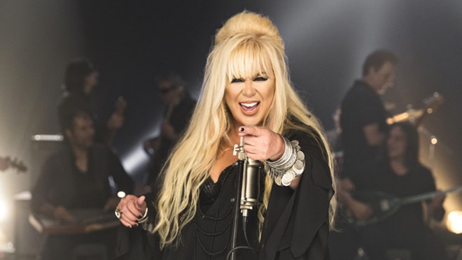 Hastaneye kaldırılan Zerrin Özer’den ilk fotoğraf