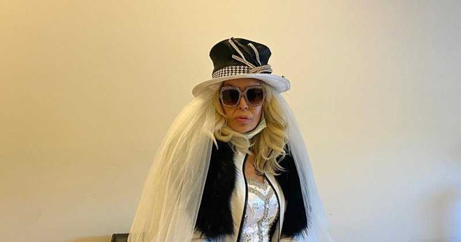 7 yıla kadar hapsi istenen Sisi, duruşmaya gelinlikle gitti