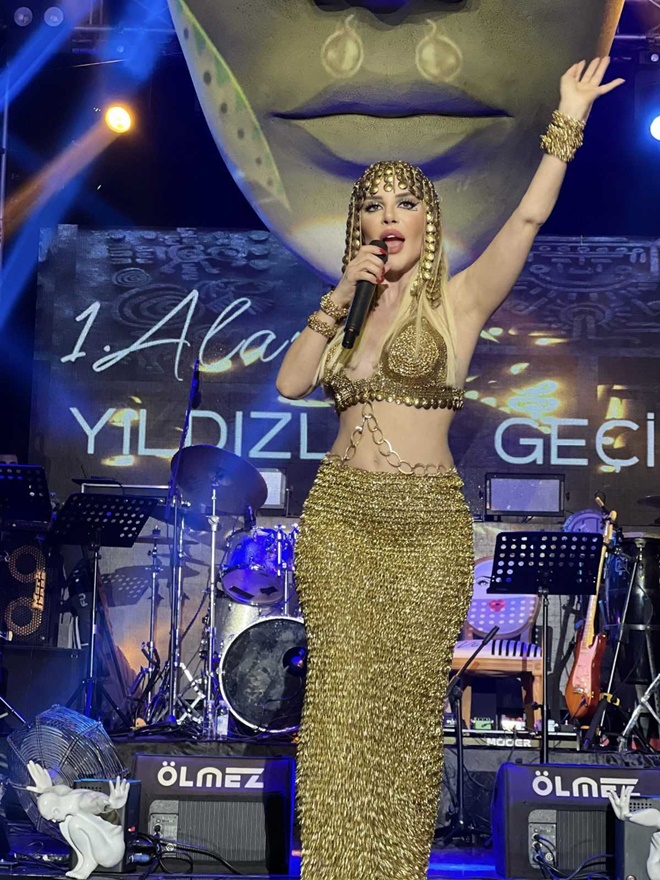 AYÇAM'IN KLEOPATRA İMAJI