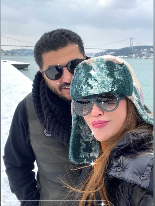 EBRU ŞALLI’DAN AŞK KOKAN KARELER…