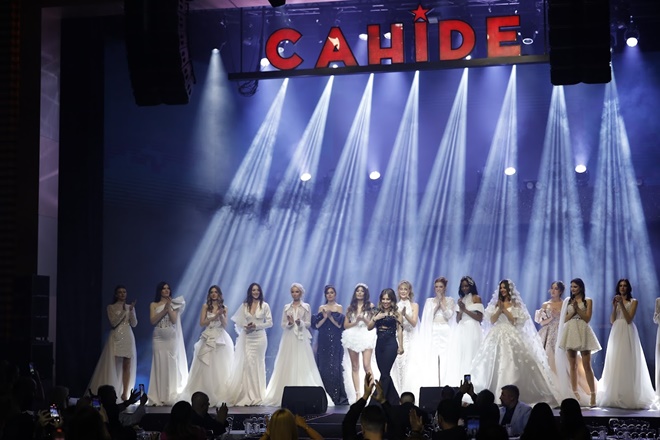 GENÇ MODA TASARIMCISI SEVGİ TAŞDAN'DAN BÜYÜLEYİCİ DEFİLE