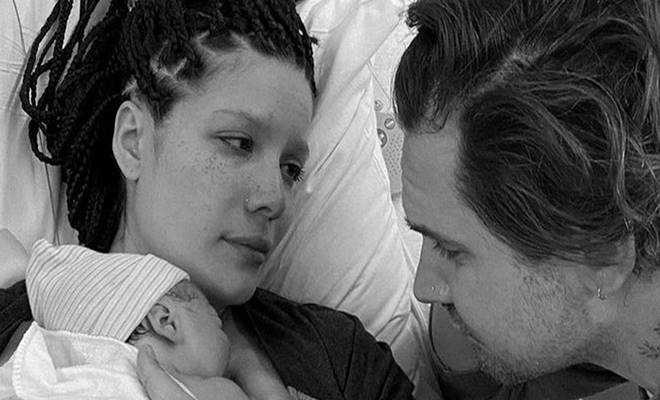 Dünyaca ünlü ABD'li şarkıcı Halsey, bebeğine Türk ismi koydu