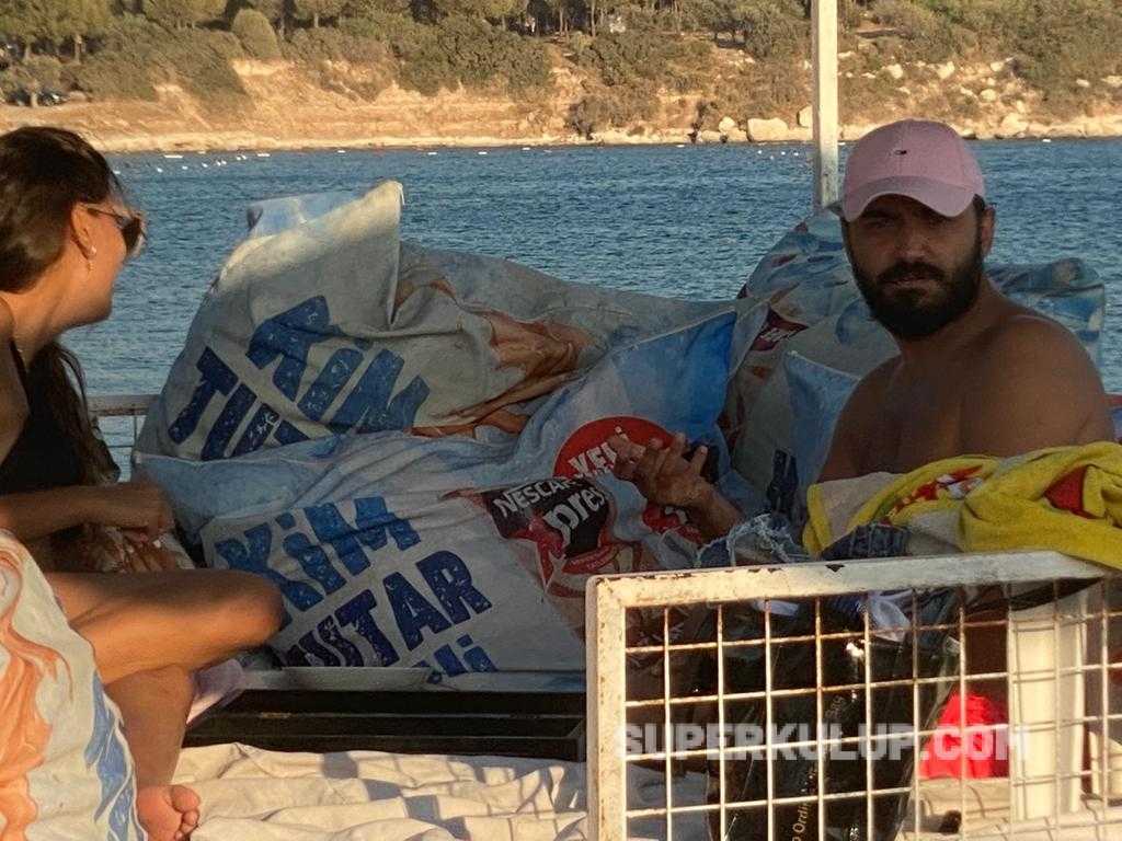 Ağır Romantik Filminin Yönetmeni Deniz Denizciler model sevgilisiyle kameralara yakalandı