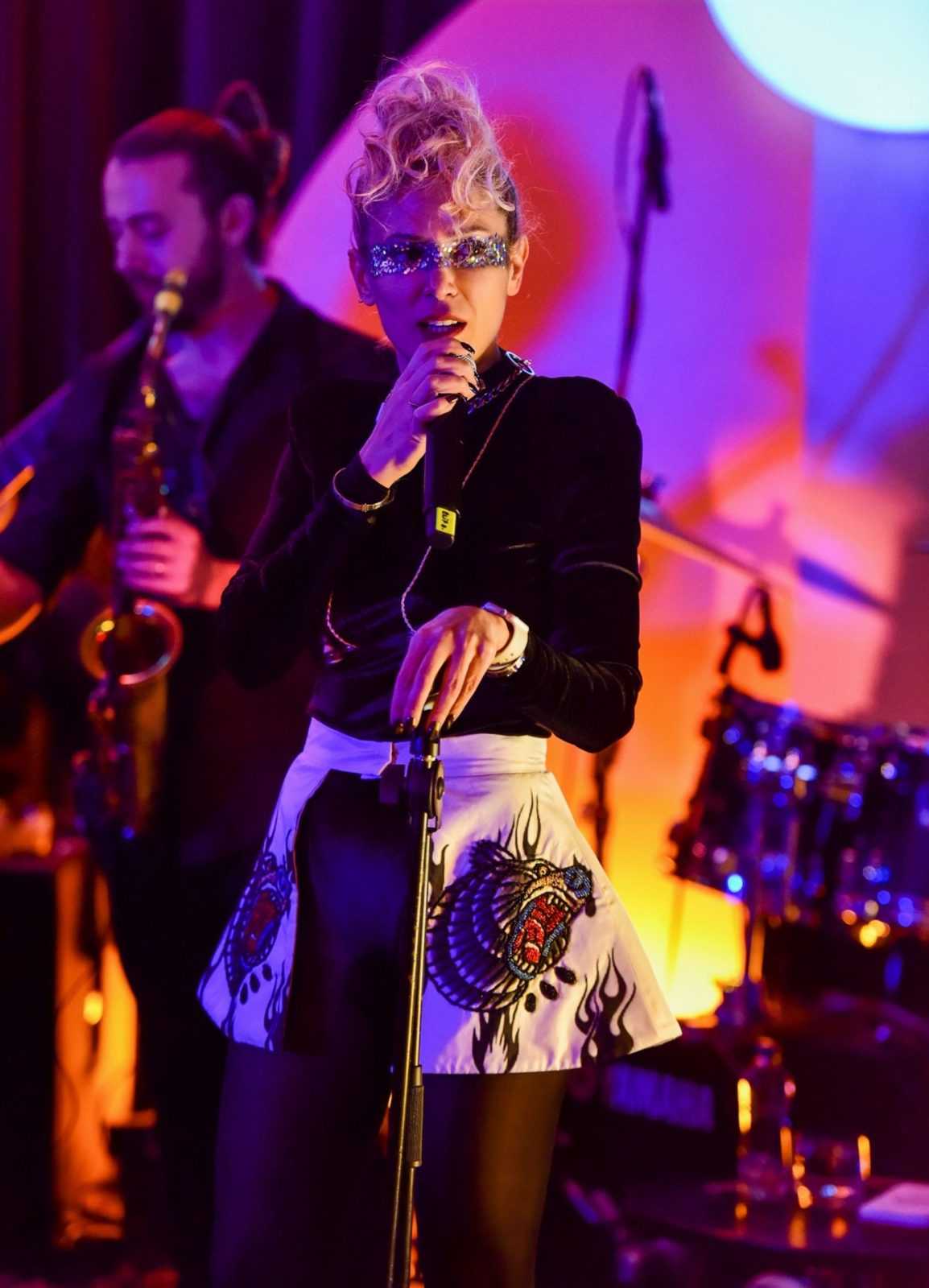 HEM KULAĞA HEM GÖZE HİTAP ETTİ