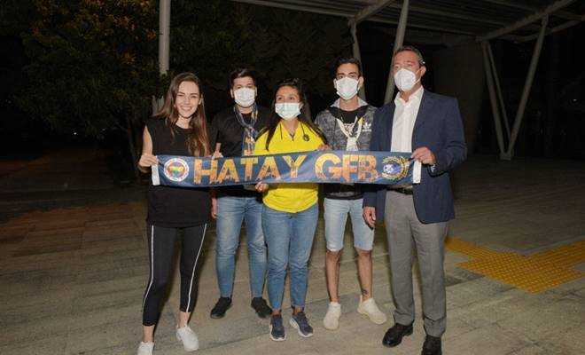 Kalp Yarası dizisinin yıldızı Yağmur Tanrısevsin Hatayspor-Fenerbahçe maçını tribünden izledi